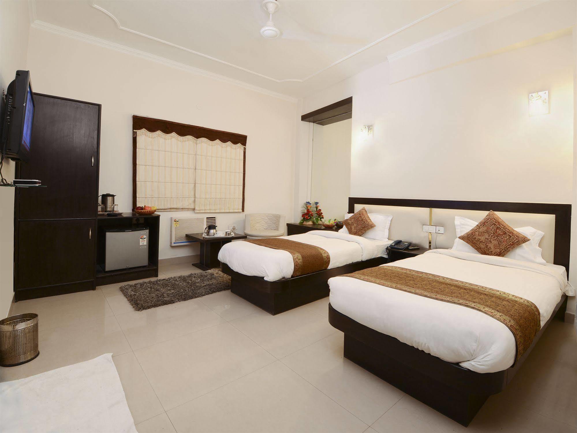 Fabhotel Plus Maniram Palace Agra  Exterior foto